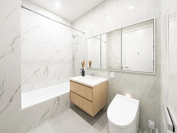 5th image of 4519 Davis St #14E