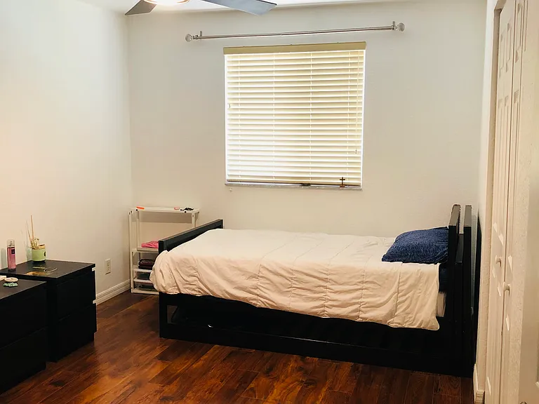 2nd bedroom