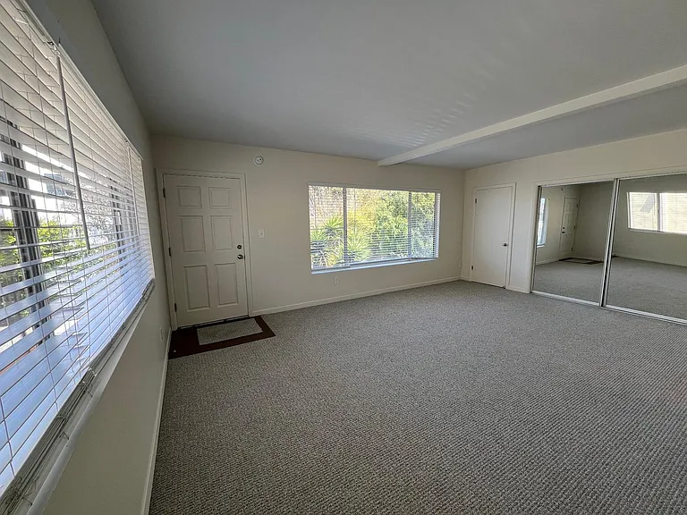 22 Reef St #5 — Photo 5