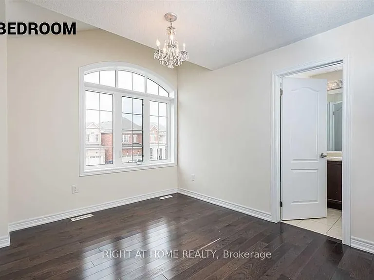 22 Vanwood Cres — Photo 11