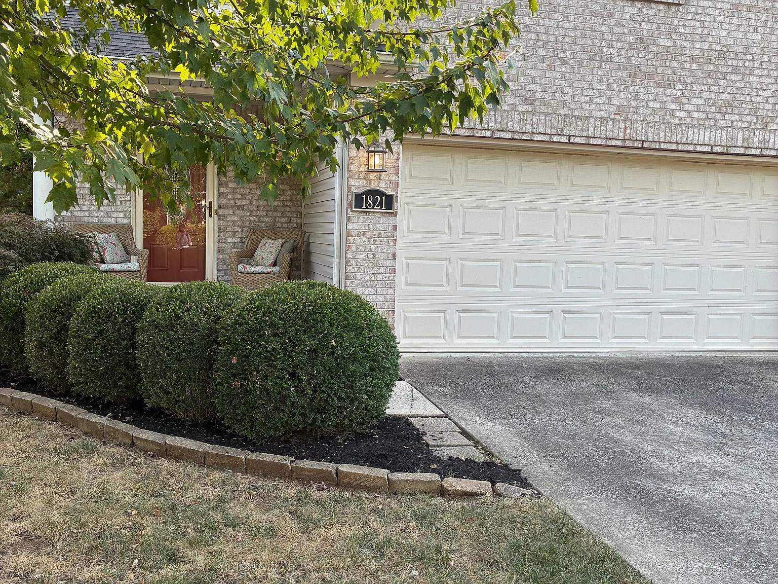 3 bed, 2.5 bath, 1718 sqft, $2,200 — Photo 2
