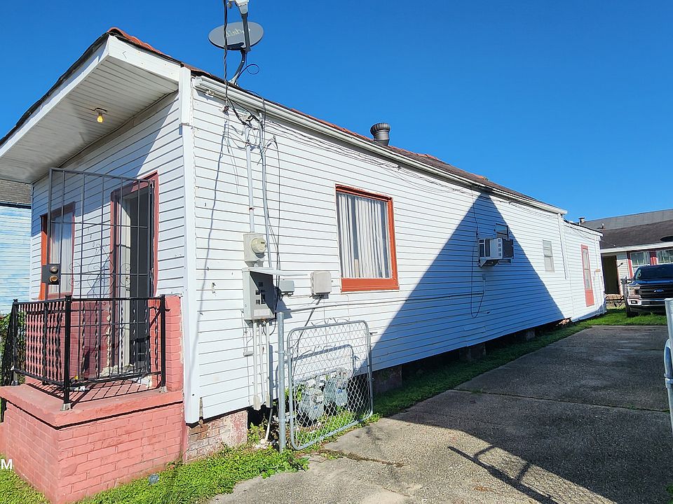 1st image of 1907 Touro St