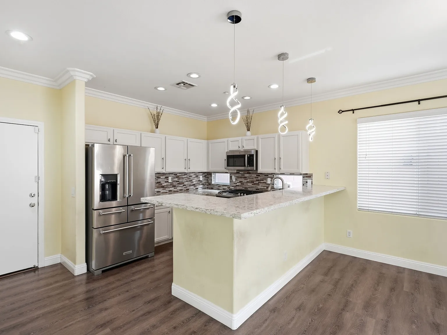 3 bed, 1782 sqft, $2,400 — Photo 4