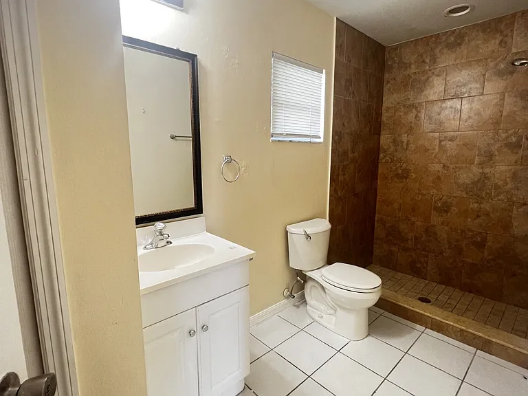 213 SE 23rd Pl #1 — Photo 10