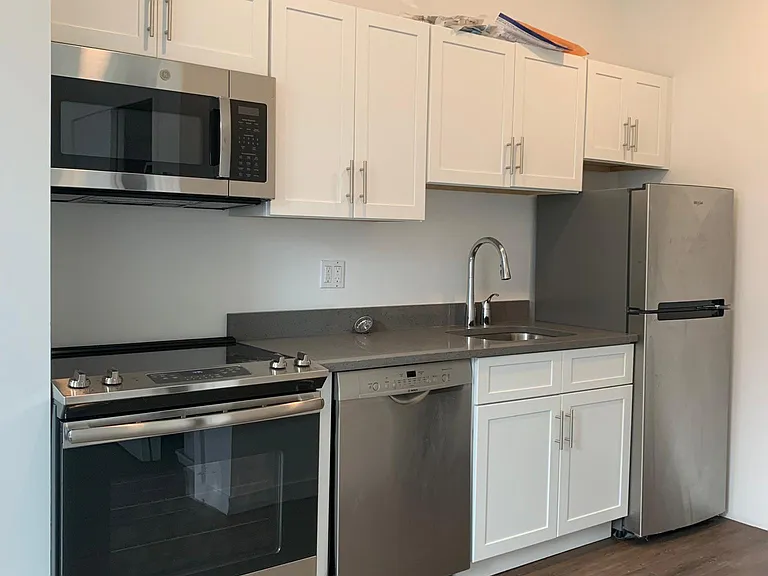 Kitchen/Entrance