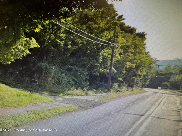 82 Pike St, Carbondale, PA 18407