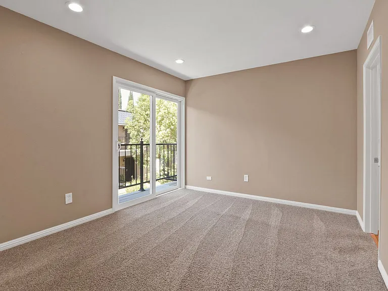 1115 Rosecrans Ave — Photo 9