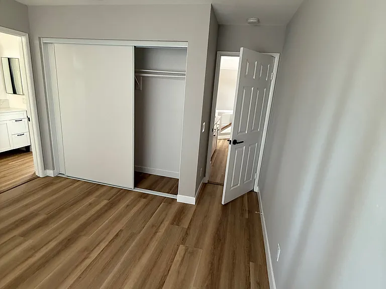 711 Canterbury Cir — Photo 8