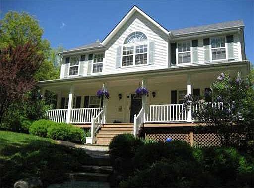 2nd image of 15 Phyllis Ln