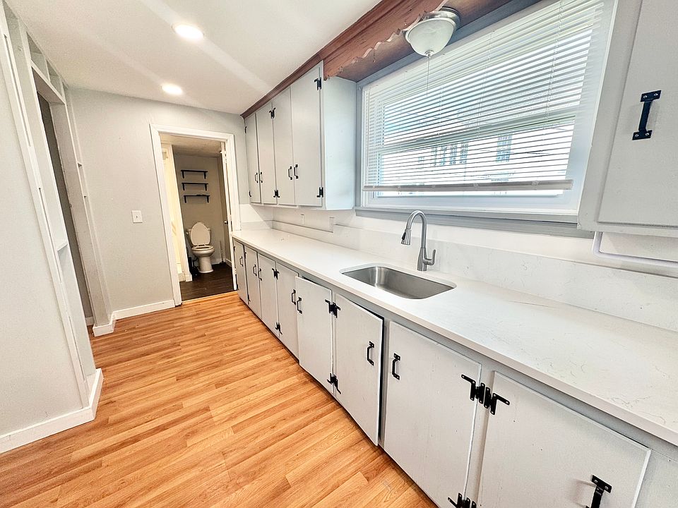 1st image of 504 Main St #1