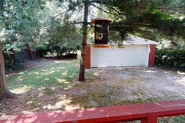 2037 Bashford Manor Ln — Photo 3