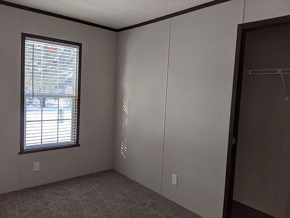 3rd image of 413 Lazy Creek Way