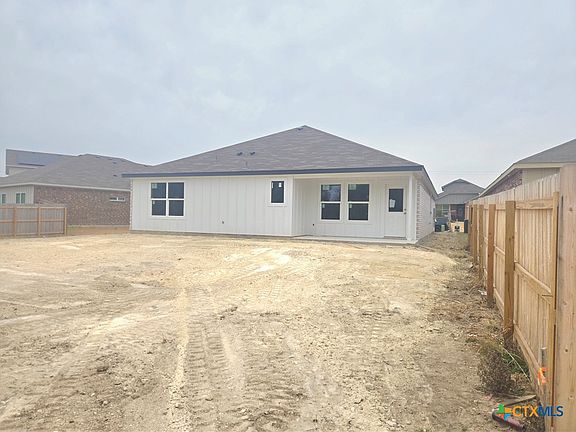 4th image of 1425 Lindsey Dr