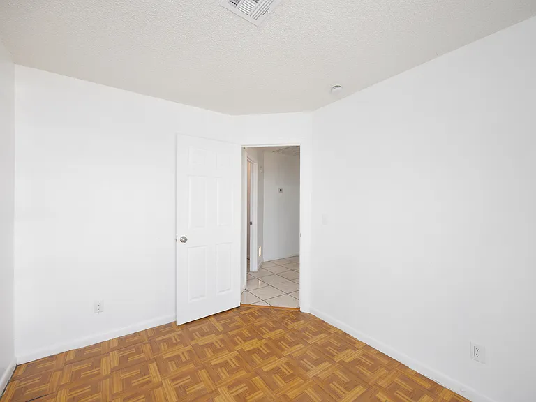 7351 W Oregon Ave — Photo 12