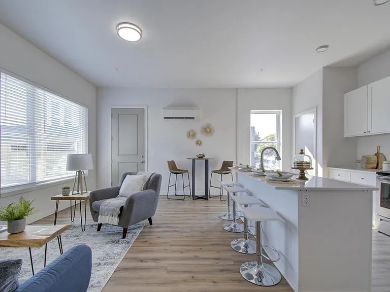 1414 Markle Ave — Photo 4