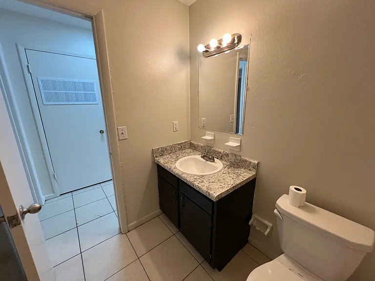 411 W 5th Ave #D6 — Photo 7