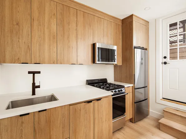 654 Manhattan Avenue image 3 of 8