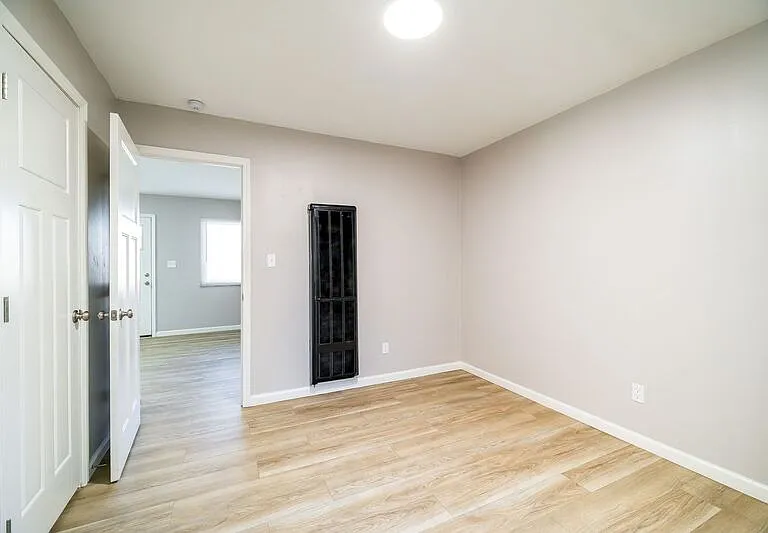 1075 Oak St #E — Photo 14