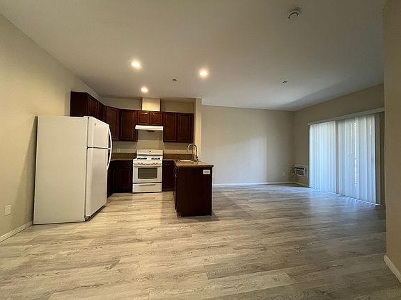 4th image of 4353 Dawson Ave #202