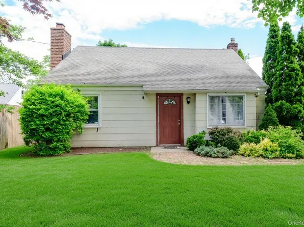 102 E 12th Street, Huntington Station, NY 11746