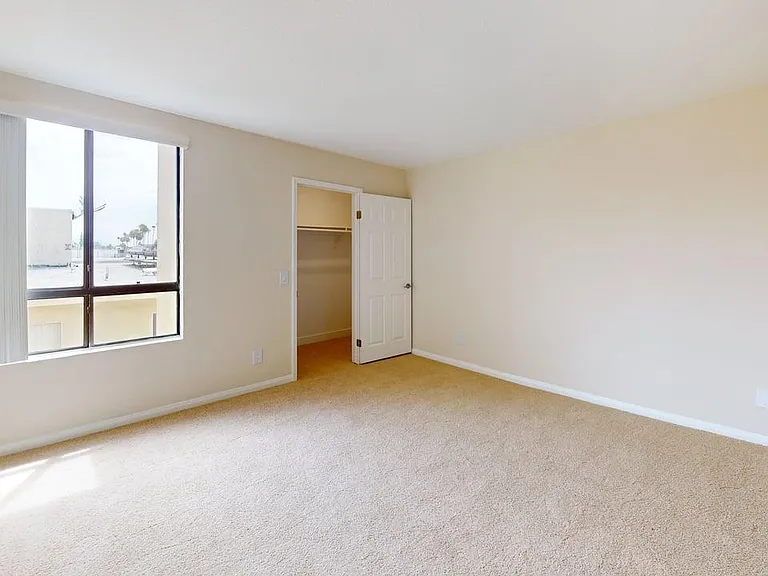 Elizabeth Arms Apartments — Photo 15