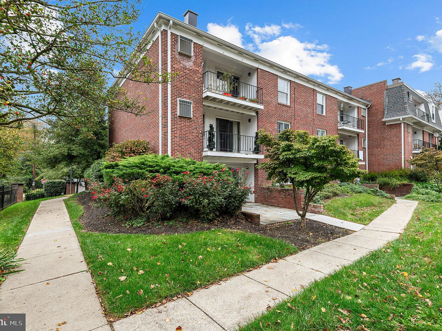 2 bed, 2.0 bath, 1065 sqft, $2,100 — Photo 3