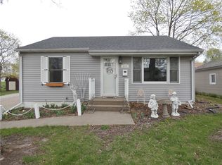 311 E 2nd St, Pella, IA 50219