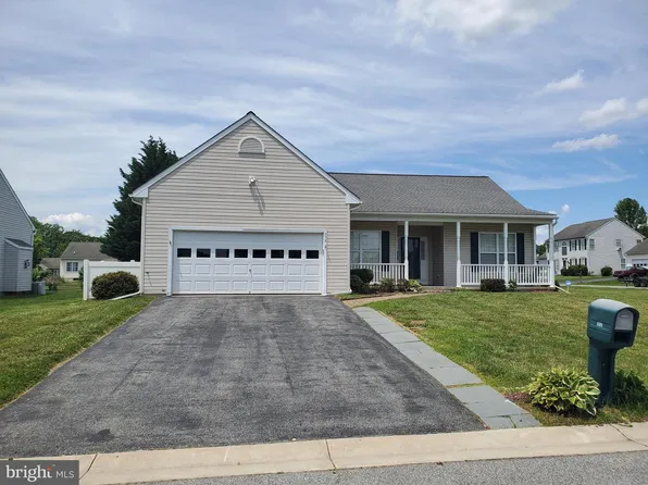 252 Berwick Ln, Dover, DE 19904