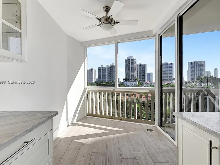 1000 Island Blvd #707 — Photo 17