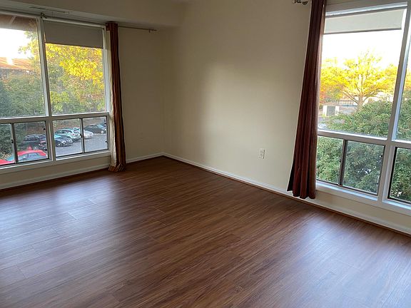 5th image of 210 Park Terrace Ct SE APT 63