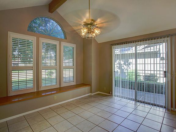 4th image of 436 Black Oak Way