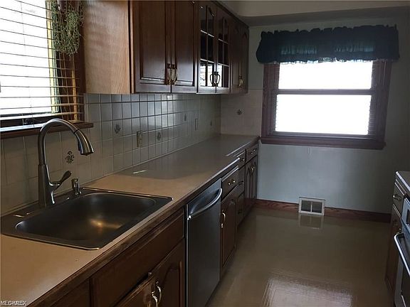 3rd image of 30709 Royalview Dr