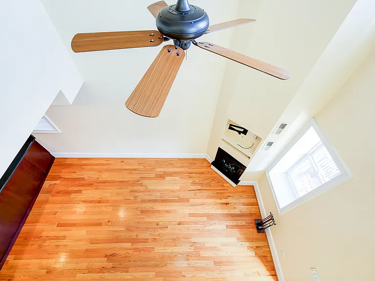629 4th St NE #3 — Photo 10