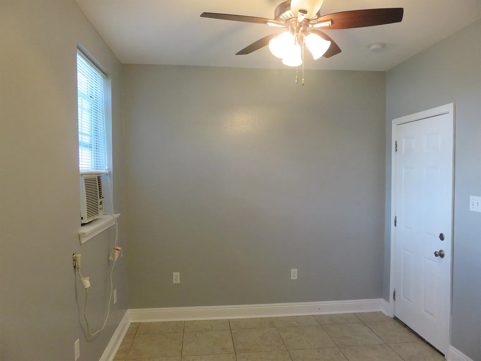 618 Mehle Street - 618 — Photo 3