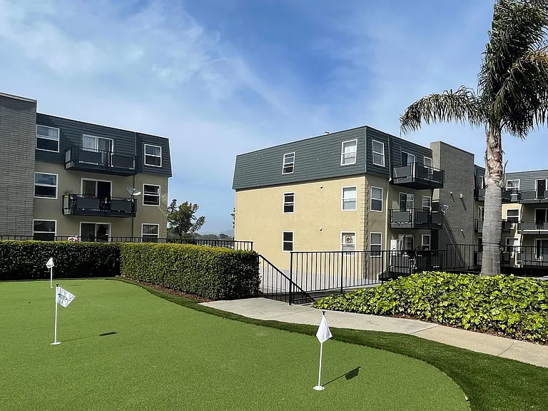 Skycrest Apartments — Photo 7