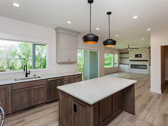 5th image of 509 E Vista Lake Ave