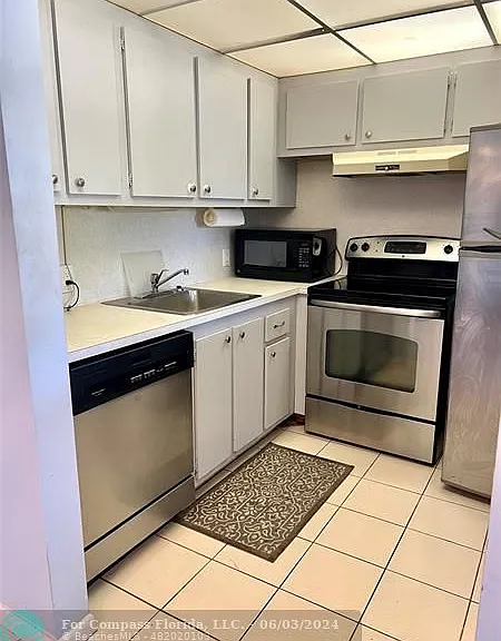 460 Mansfield Dr #K-unit 460 — Photo 2