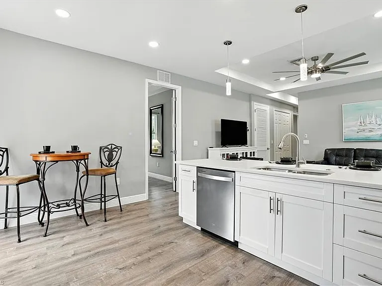 10140 Carolina St — Photo 14