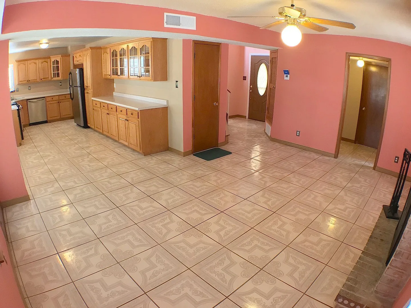 Northeast Refrig A/C 3bed/2.5bath home! — Photo 4