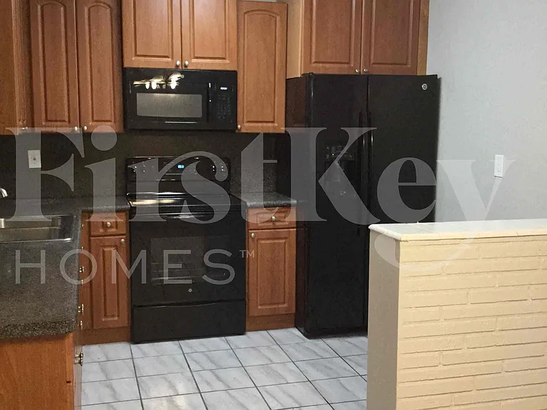 7925 Indigo St — Photo 5