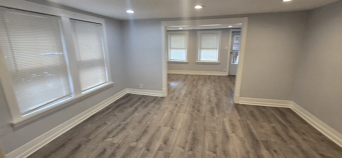 Building Photo - 5143 N McVicker Ave #2