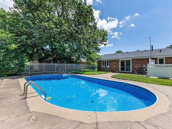 5th image of 3025 Saint Anne Dr