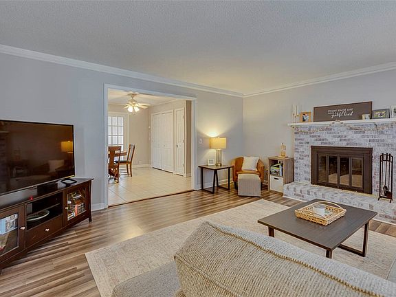 5th image of 129 Stevenson Dr