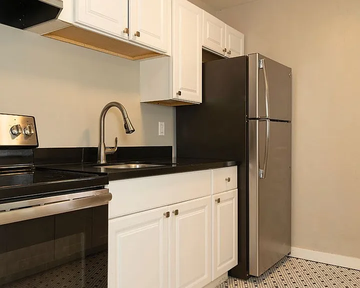 Clairemont Apartments — Photo 38