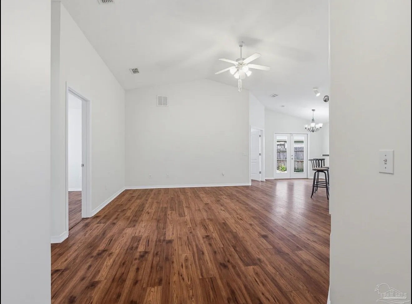 3 bed, 1347 sqft, $1,900 — Photo 2