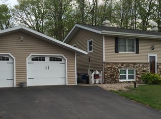 E8817 Manske Rd, New London, WI 54961