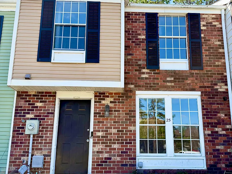 25 Dorchester Cir — Photo 2