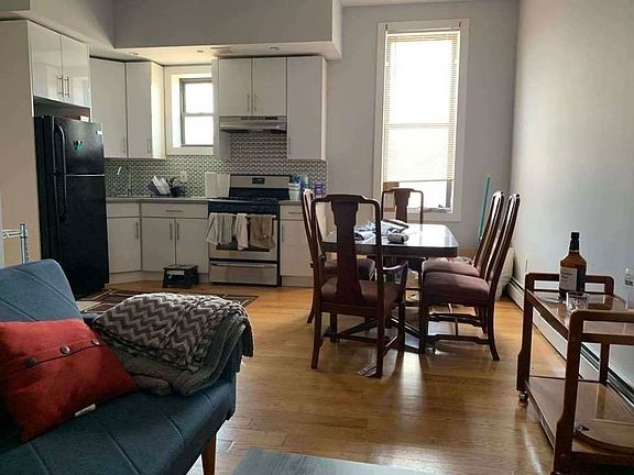 3rd image of 365 Vernon Ave #B