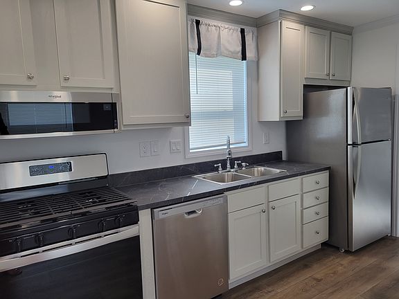 4th image of 38 N Shetland Ct #136