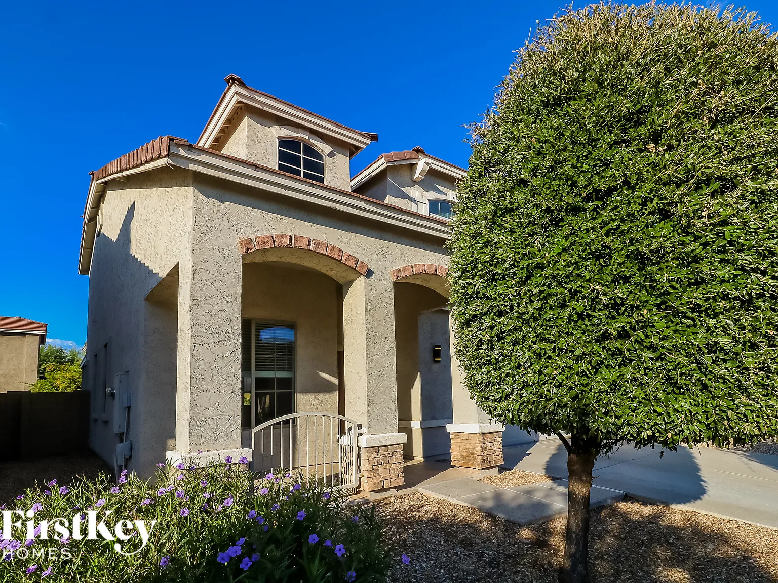 4 bed, 2.5 bath, 1902 sqft, $2,430 — Photo 2